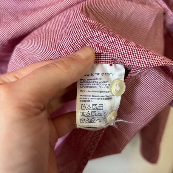 🎉4/30$🎉 Tommy Hilfiger Classic Red Button-Up Shirt - M - Picture 3 of 4